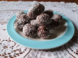 Truffes chocolatées aux dattes et à la noix de coco